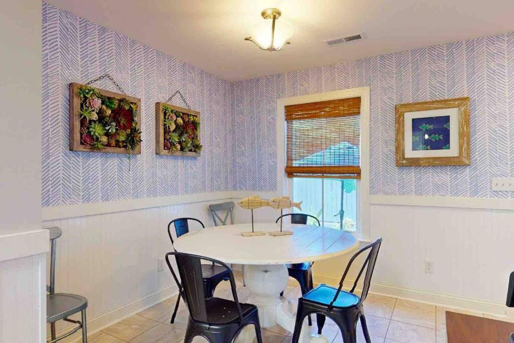 The Blue Door Bungalow Уилмингтън Екстериор снимка